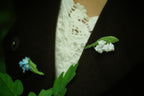 Broche Muguet micro macramé – Bijou floral fait main - Coton & Astrance