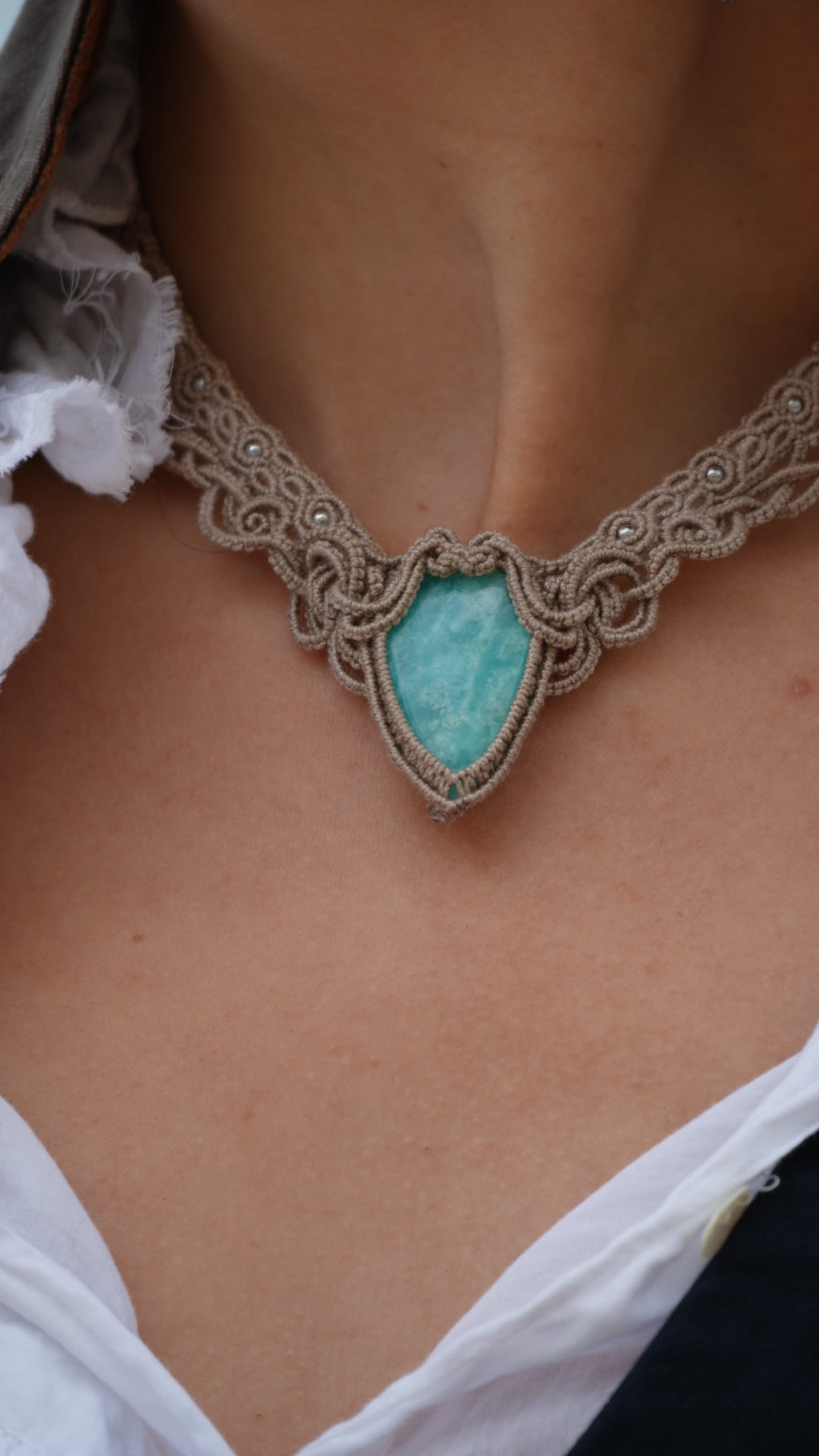 Collier plastron amazonite bleu turquoise en micro macramé - Coton & Astrance