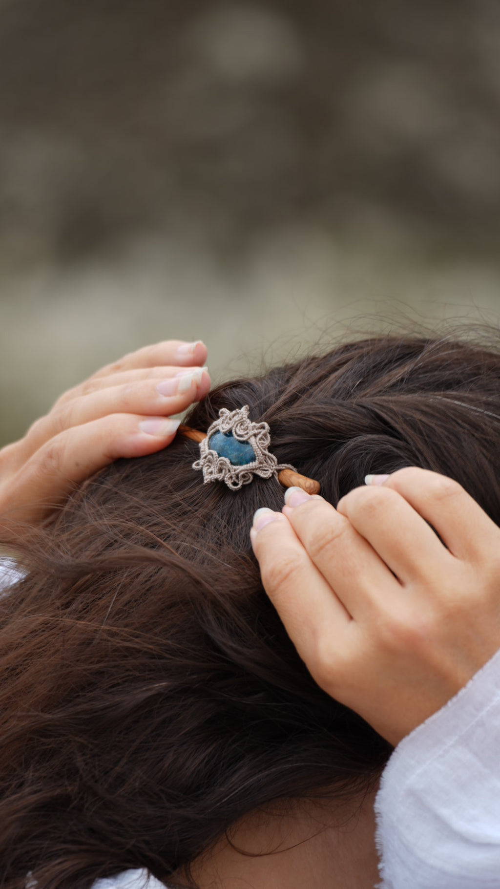 Mini barrette à cheveux à pic en micro macramé et apatite bleue - Coton & Astrance
