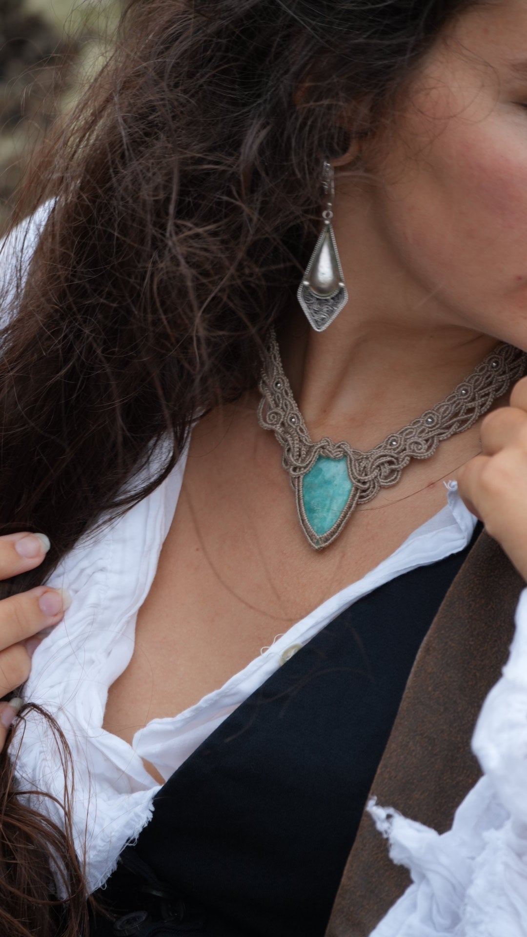 Collier plastron amazonite bleu turquoise en micro macramé - Coton & Astrance