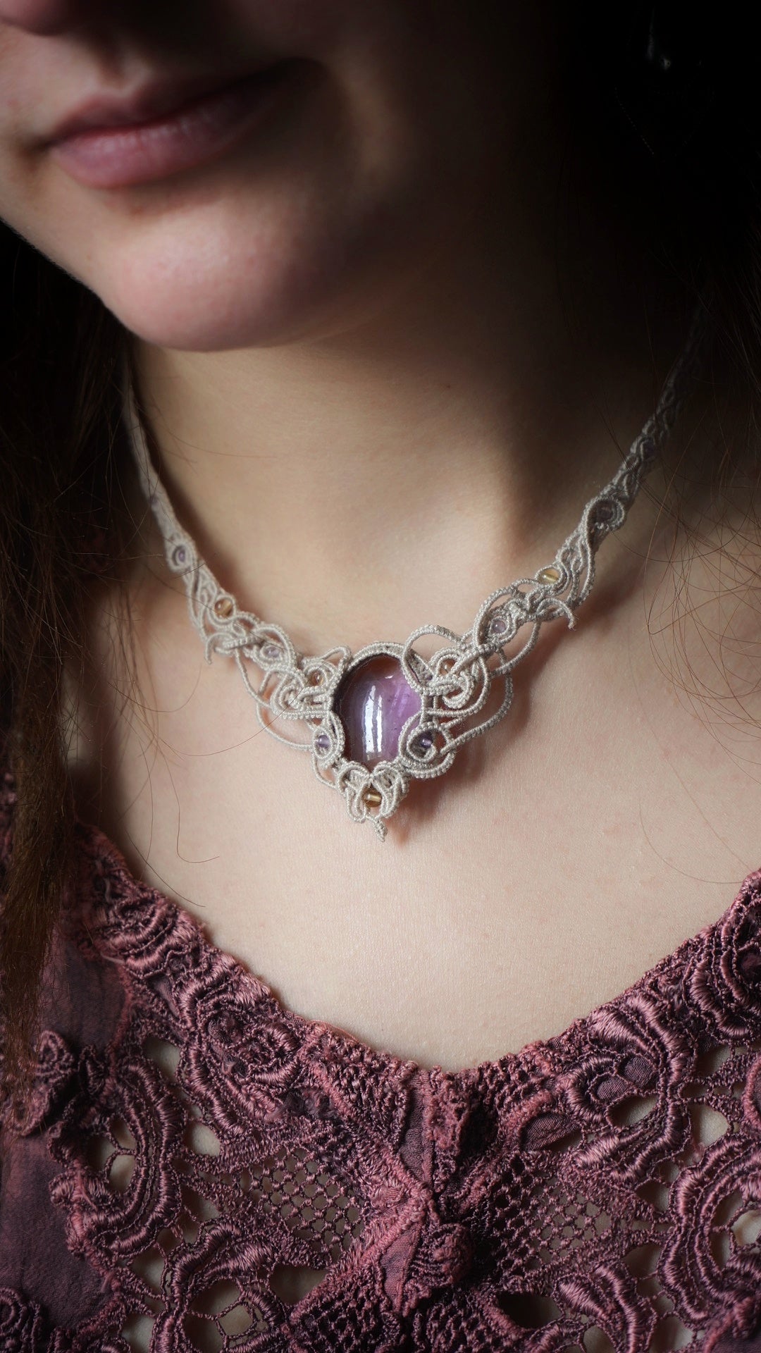 Collier plastron elfique en amétrine et micro macramé - Coton & Astrance