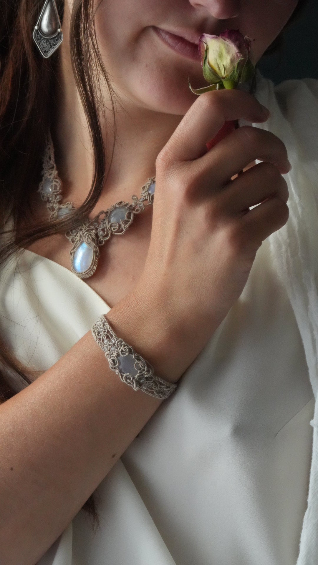Bracelet en pierre de lune pour mariage elfique - Coton & Astrance