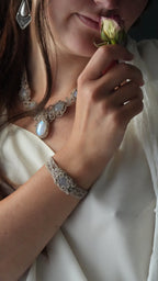 Bracelet en pierre de lune pour mariage elfique - Coton & Astrance