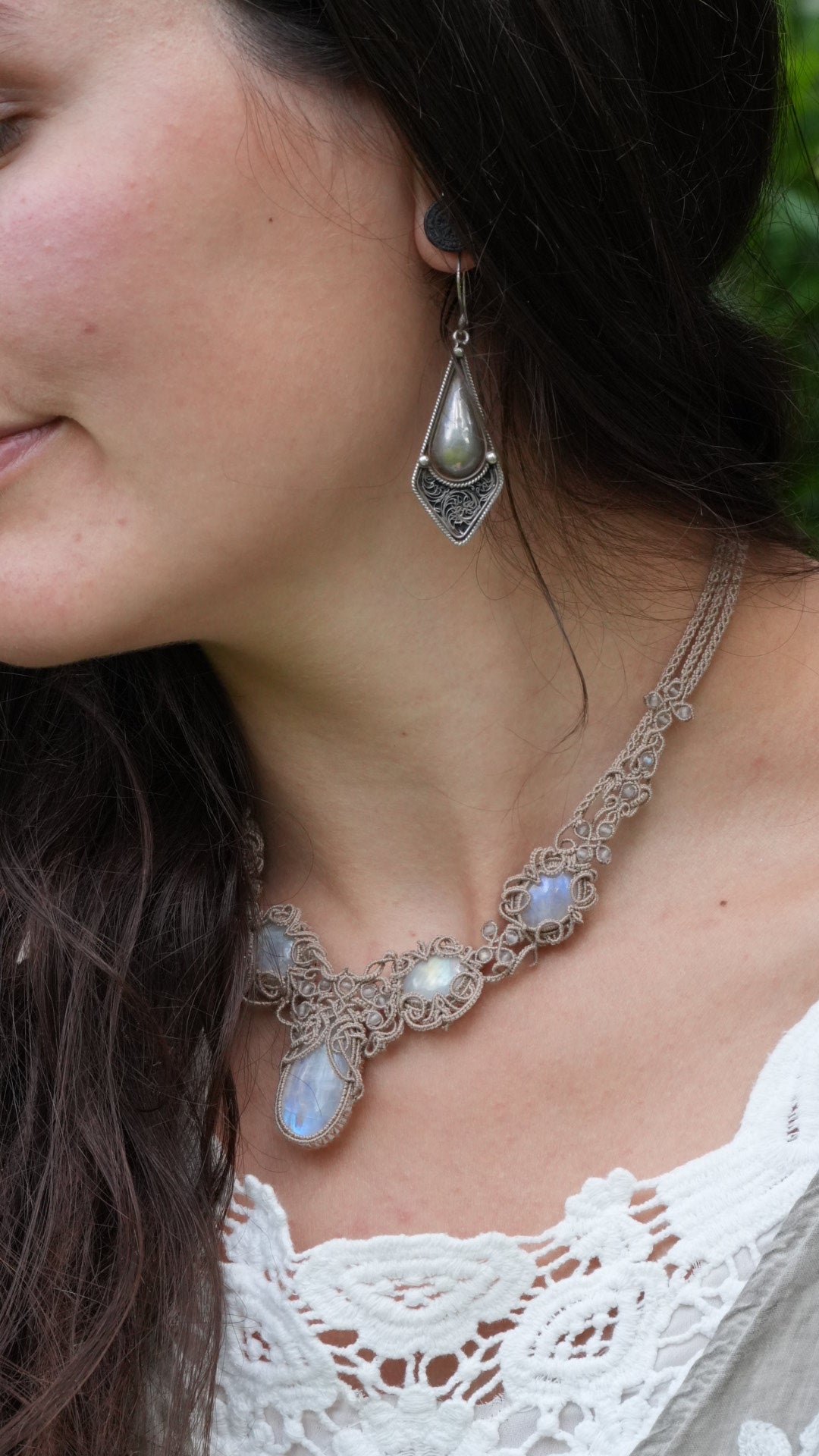 Collier elfique pour mariage féerique en labradorite blanche - pièce unique - Coton & Astrance