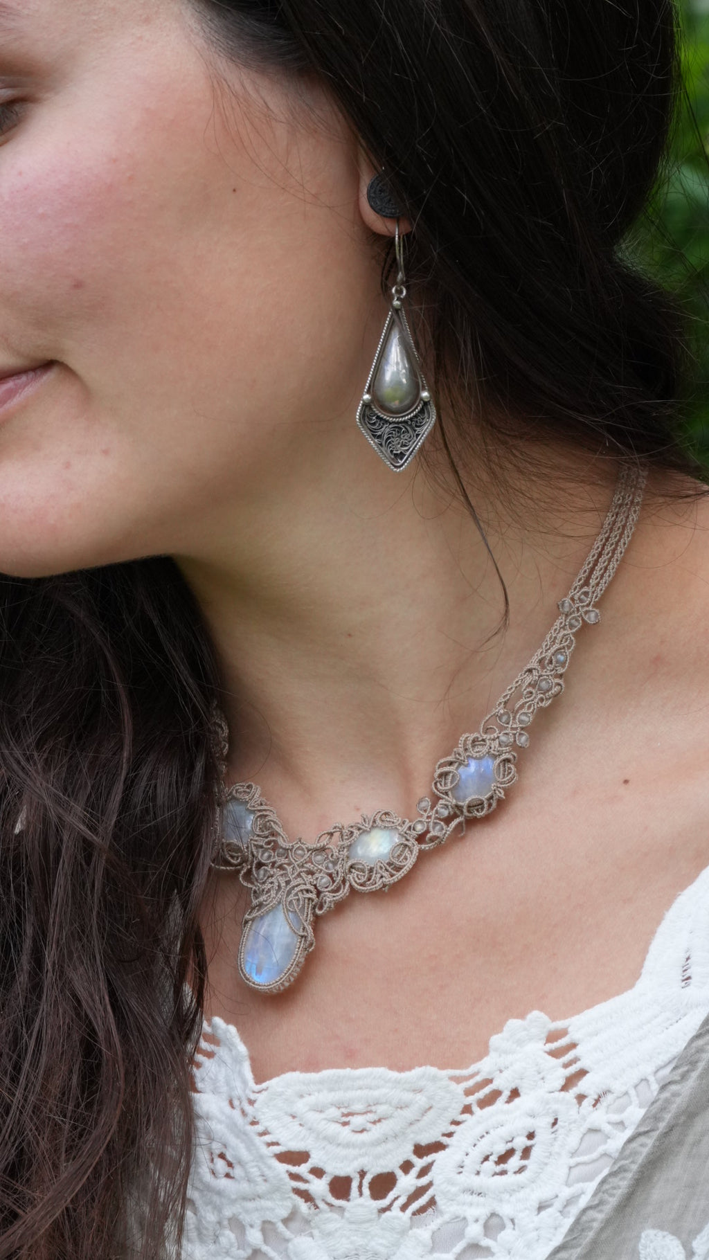 Collier elfique pour mariage féerique en labradorite blanche - pièce unique - Coton & Astrance