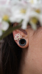 Puces d’oreilles florale en micro macramé rhodochrosite rose - Coton & Astrance
