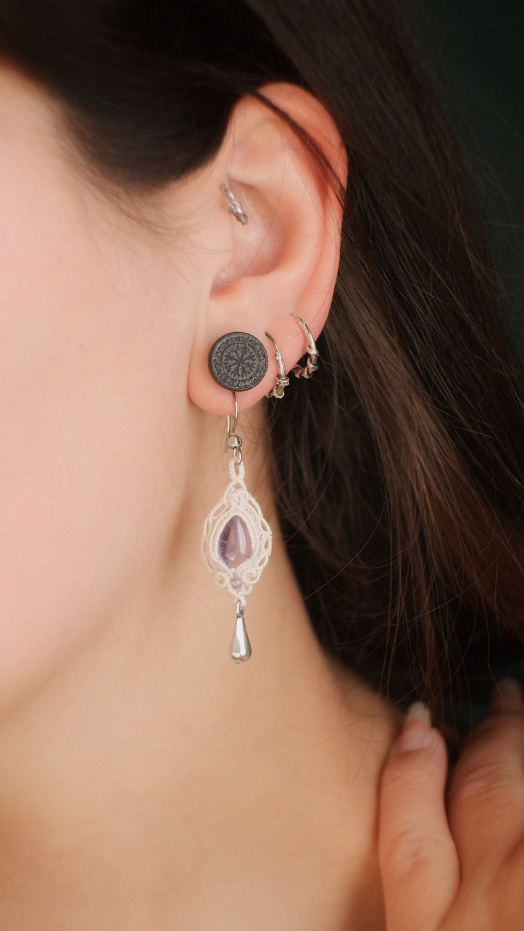 Boucles d’oreilles améthyste lilas en micro macramé style princesse - Coton & Astrance