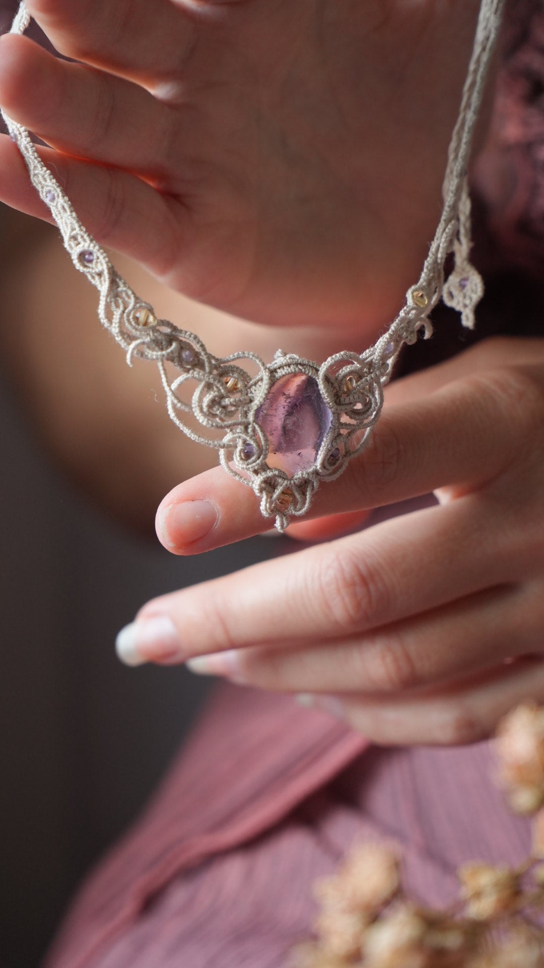 Collier plastron elfique en amétrine et micro macramé - Coton & Astrance