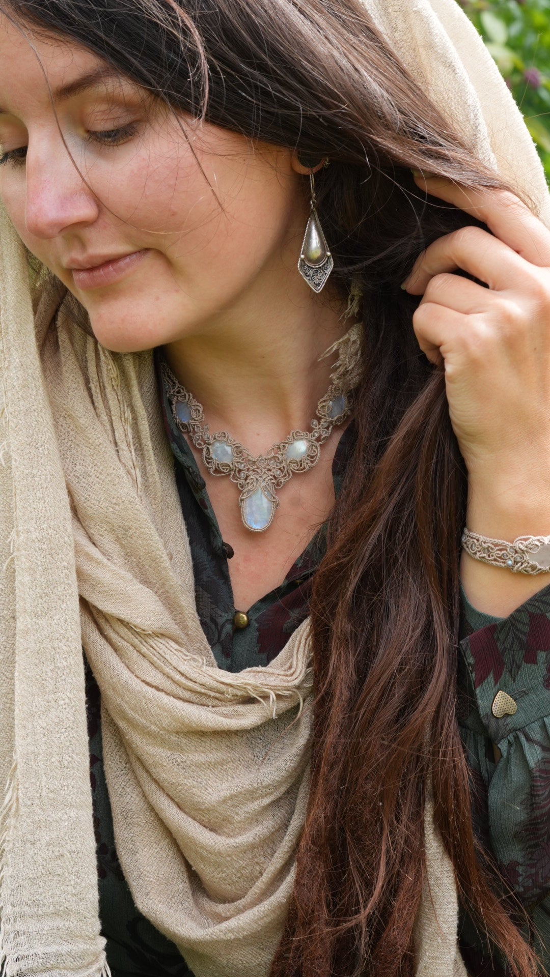 Collier elfique pour mariage féerique en labradorite blanche - pièce unique - Coton & Astrance