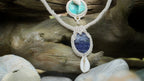 Collier micro macramé unisexe bleu sodalite & cauri – été bohème - Coton & Astrance