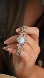 Bracelet aigue-marine en micro macramé – manchette fine fait main - Coton & Astrance