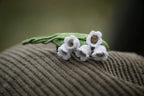 Broche Muguet micro macramé – Bijou floral fait main - Coton & Astrance